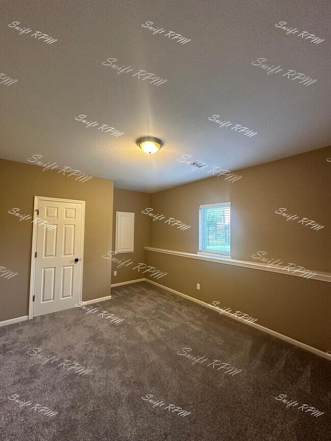 Building Photo - 9030 Meadow View Dr