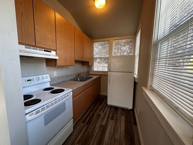 Building Photo - 169