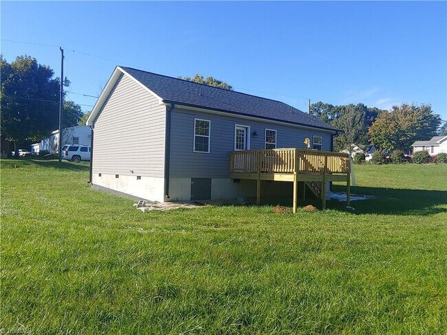 Building Photo - 311 N 3rd Ave