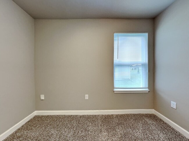 Building Photo - 3 BR/2BA Newly Renovated Single Family Home | 2-Car Covered Parking |In Blue Springs!