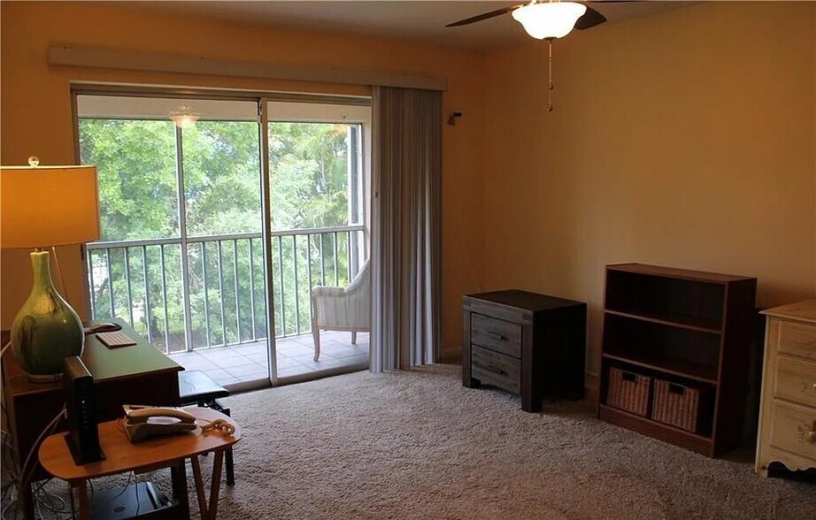 Building Photo - 203 SE 15th Pl