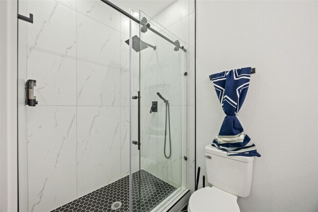 Building Photo - 964 Lucky St