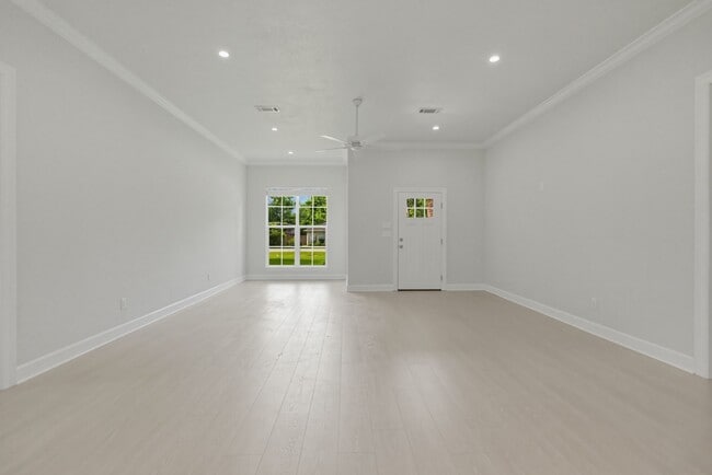Building Photo - 3418 Shadowcrest Ln
