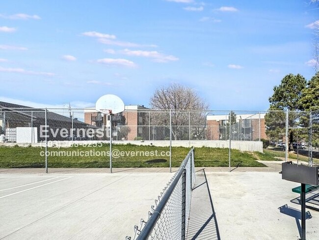 Building Photo - 2-Bedroom, 1-Bathroom Apartment in a Conve...