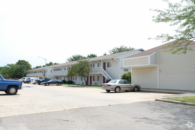 Primary Photo - Pawnee Park Apartments