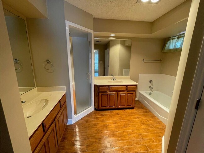 Building Photo - 4916 Timberview Dr