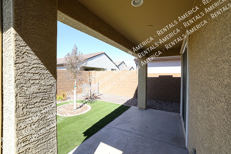 Building Photo - 8914 W Rancho Dr