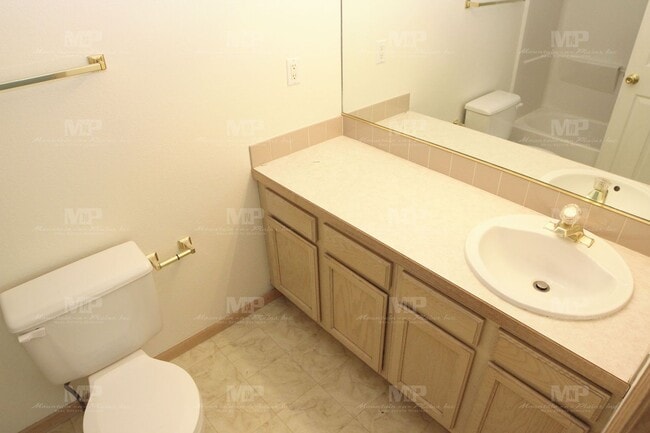 Building Photo - 419 Nokomis Ct