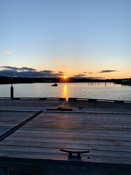 Building Photo - 8 Pine Tree Ave