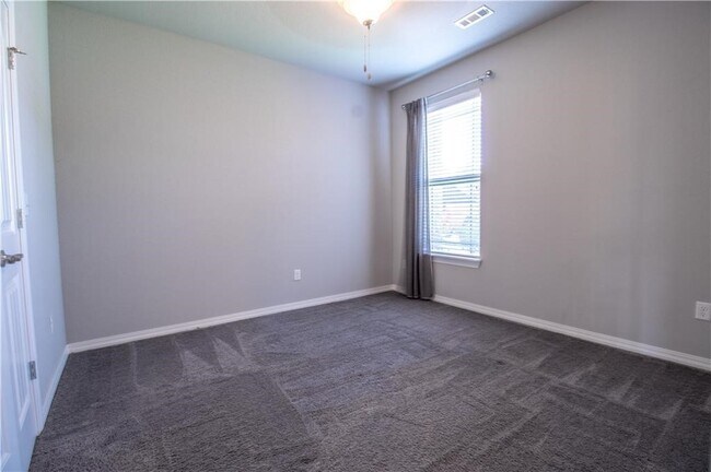 Building Photo - 1220 Gardenia St