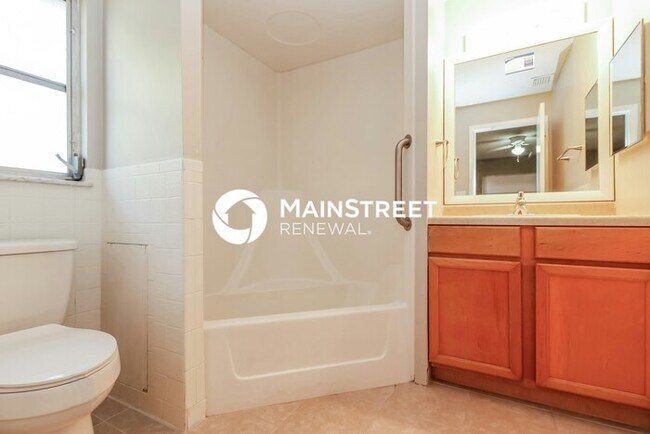 Building Photo - 3 Bedroom Pet-Friendly Home in Spring Hill, FL with Main Street Renewal