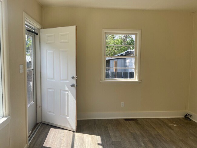 Building Photo - Advant Properties (2)