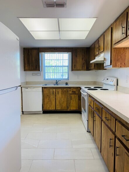 Building Photo - 428 Banana Cay Dr