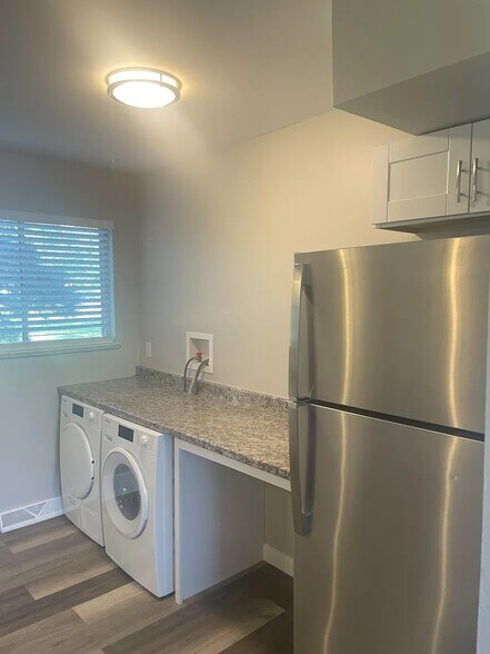 Building Photo - 4564 Everett St