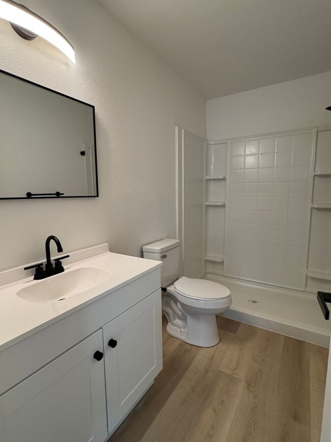 Building Photo - Completely Remodeled Three Bed, Two Bath D...