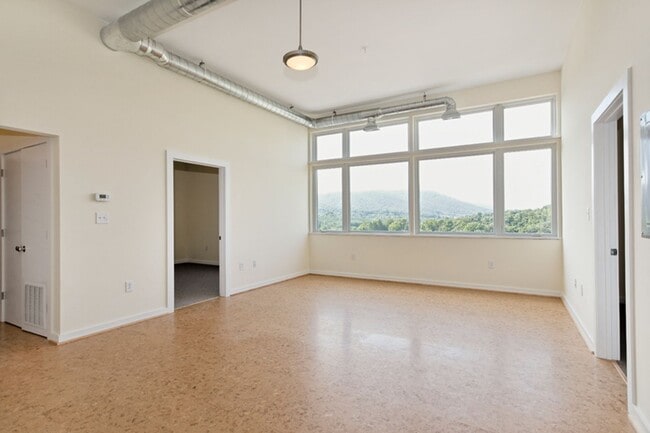 Interior Photo - 1050 Druid Ave.