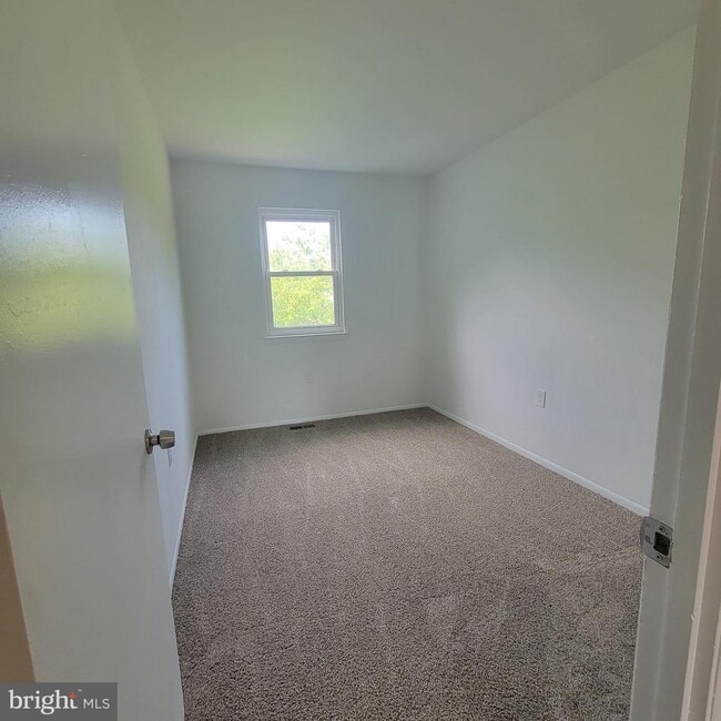 Building Photo - 8235 Tomlinson Ct