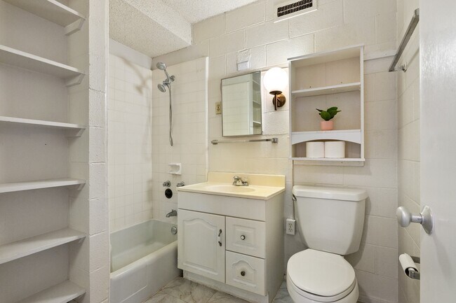 Building Photo - Ala Wai Cove, Studio, 1 bath Condo with one full-size assigned parking stall.