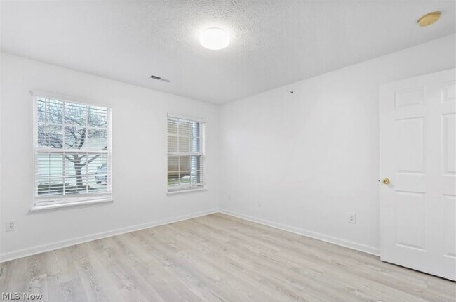 Building Photo - 14929 Lenox Dr