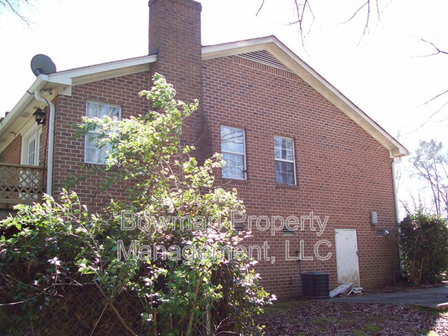 Building Photo - 132 Oxford Ct