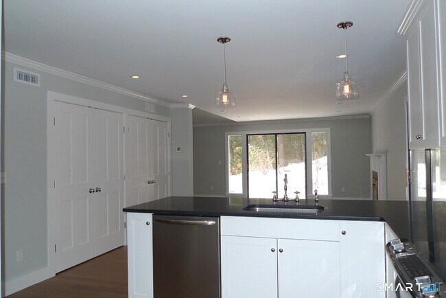 Building Photo - 342 Heritage Vlg