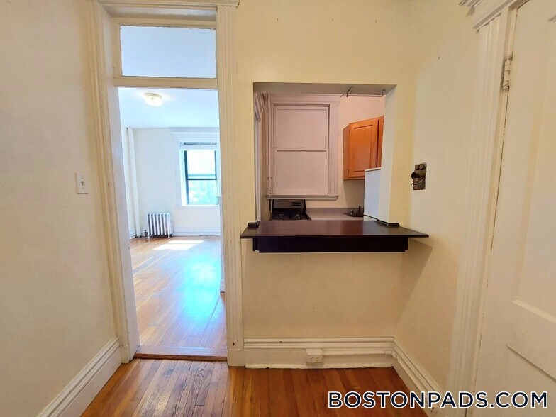 Building Photo - 1111 Boylston St