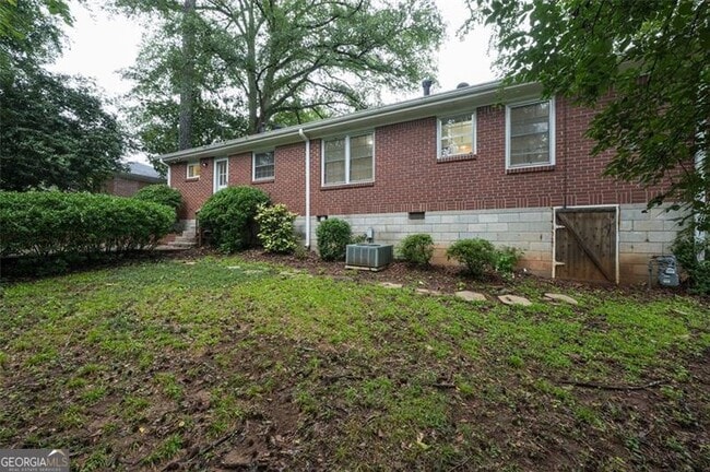 Building Photo - 2293 Vistamont Dr
