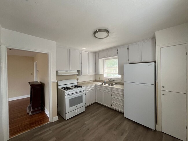 Building Photo - Ready for move in