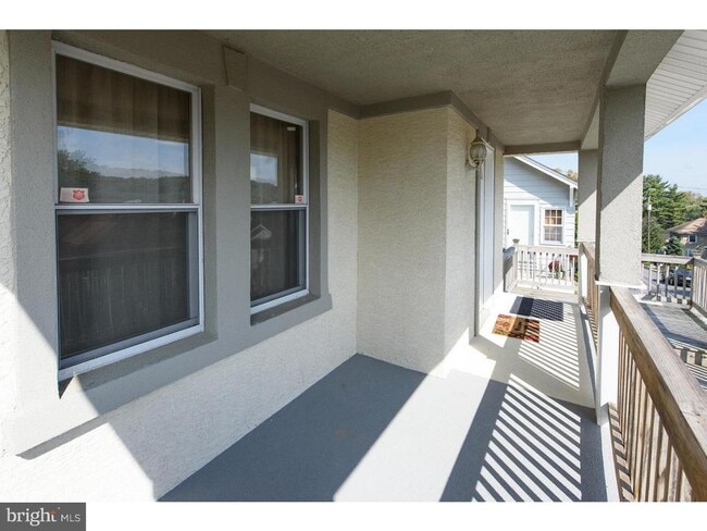 Building Photo - 374 Dehaven St