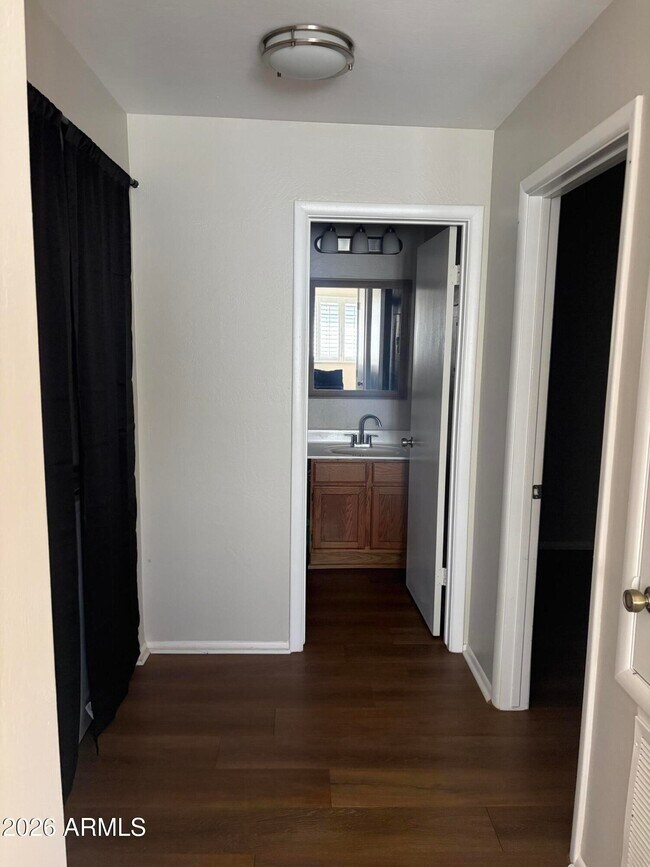 Building Photo - 930 N Mesa Dr