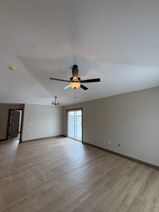 Building Photo - 234 E Randall Rd