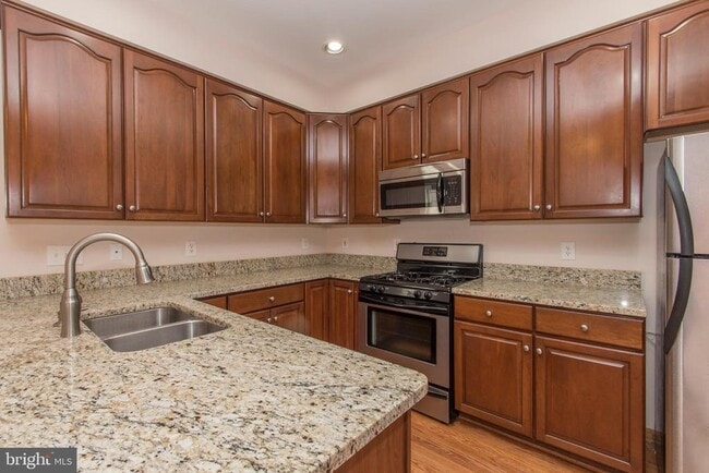 Building Photo - 117 Longpoint Way