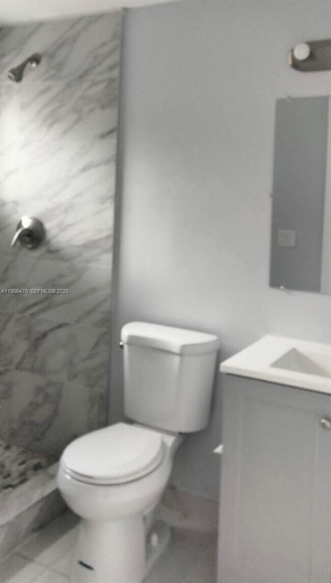 Building Photo - 629 9th St