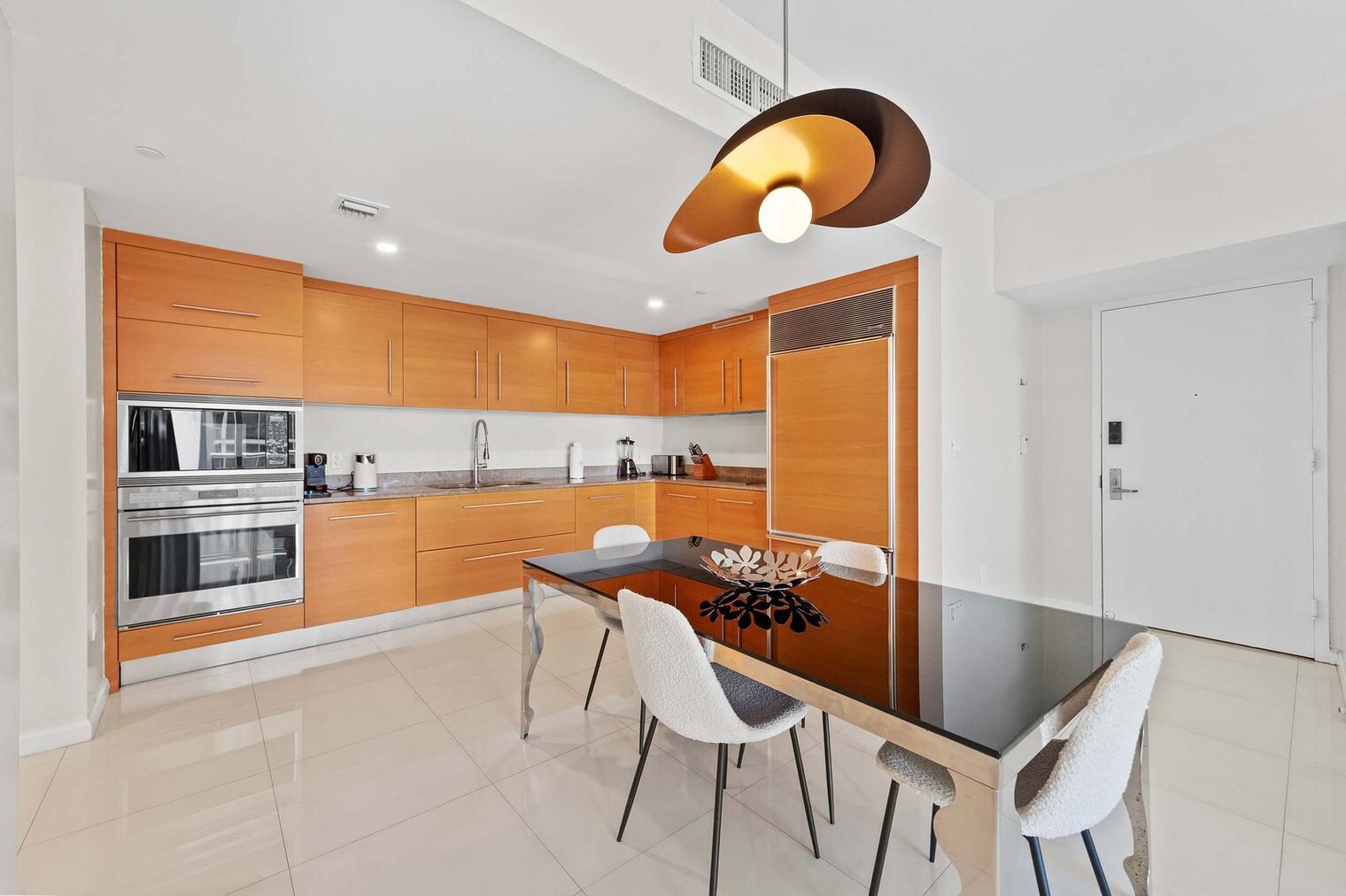 Building Photo - 485 Brickell Ave