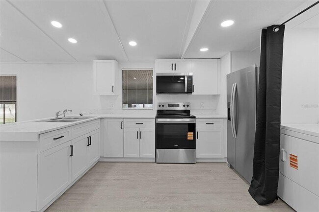 Building Photo - 33514 Luana Ct