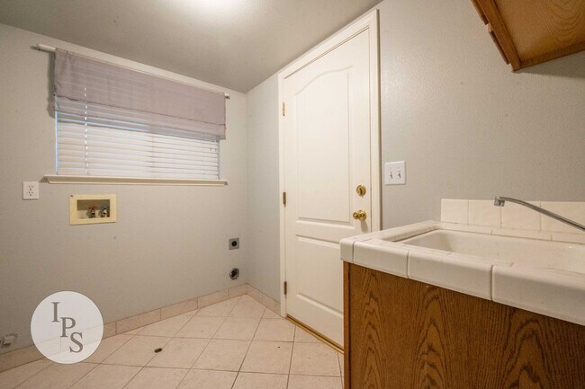 Building Photo - 3676 Baron Ave