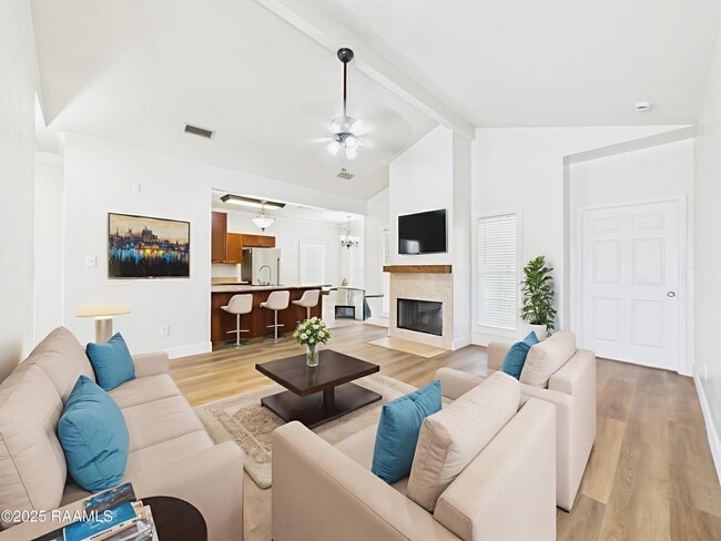 Building Photo - 1013 Gleaux Dr