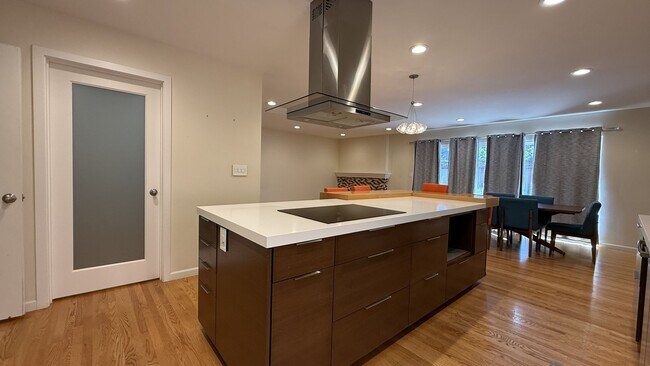 Building Photo - 4BD/2BA Willow Glen Home with Remodeled Chef's Kitchen