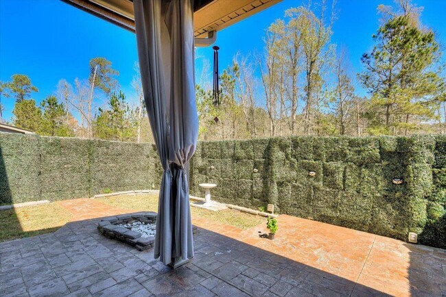 Building Photo - 685 Red Cedar Ct