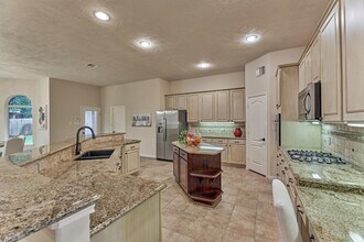 Building Photo - 6615 Haughton Dr