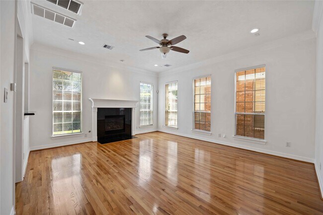 Building Photo - 2827 Briarhurst Park