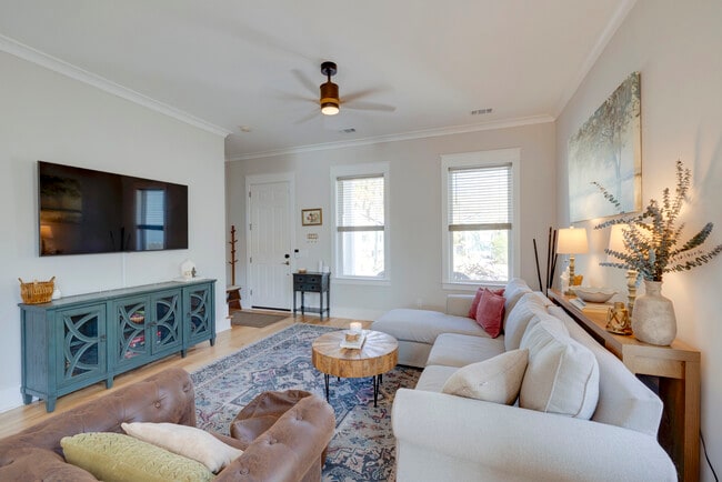 Building Photo - 615 E 33rd St