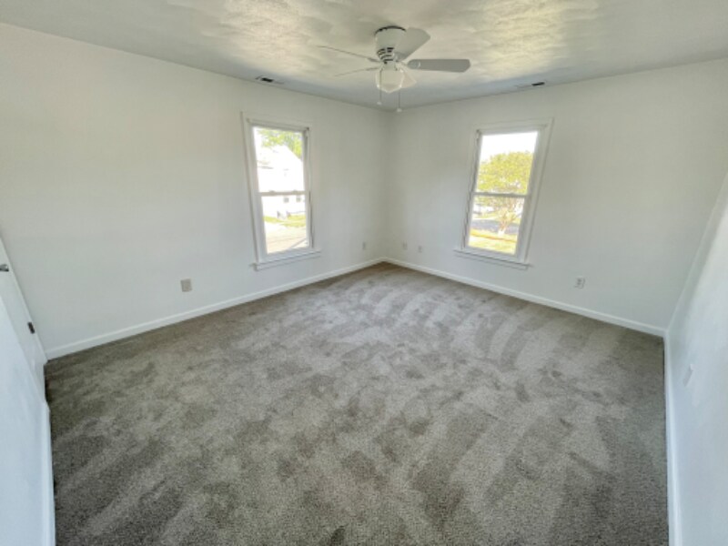 Building Photo - 231 W Balview Ave