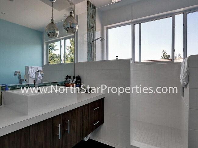 Building Photo - Truly Amazing and Rare Furnished Lake Oswego Cabana.