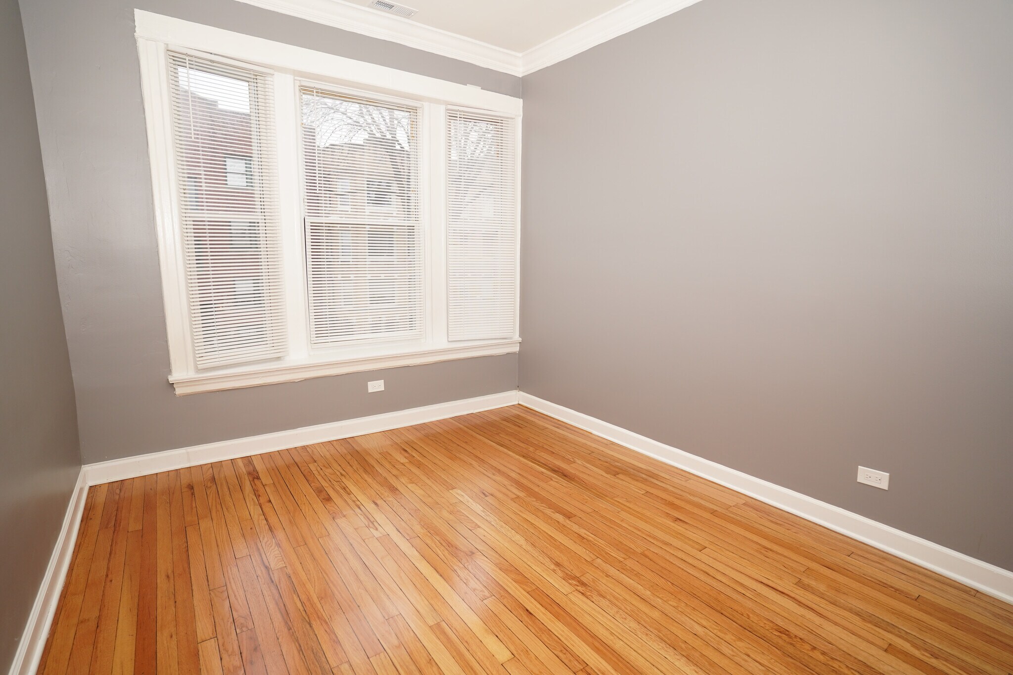 Building Photo - 6948 S Dorchester Ave