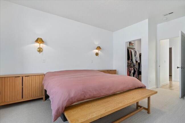 Building Photo - Gorgeous 5 Bedroom Home in Saratoga Springs!