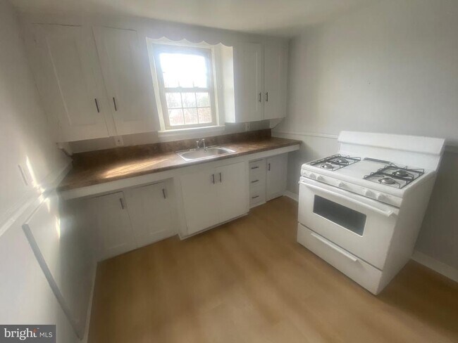 Building Photo - 109 N Thomas Ave