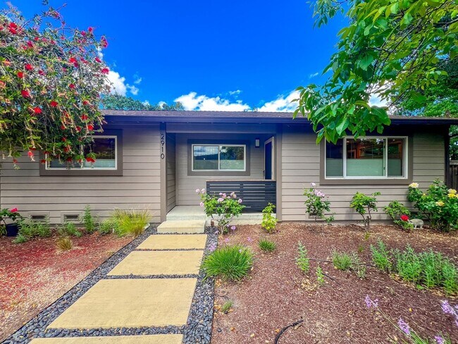 Building Photo - Beautiful Single-Level Home Located in the...