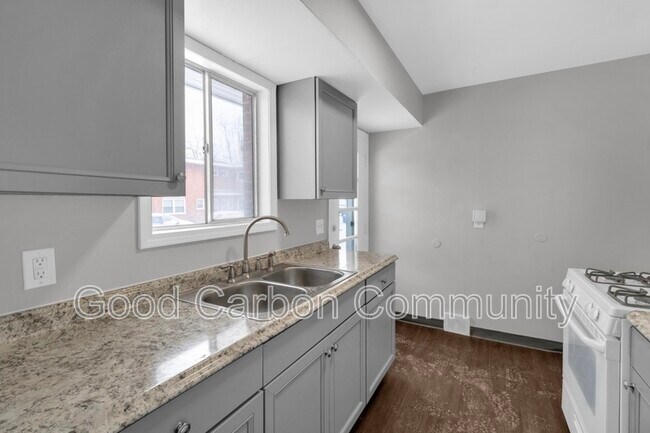 Building Photo - 15 Janice St