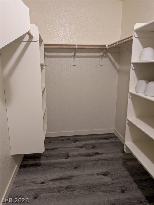 Building Photo - 4440 Woodpine Dr